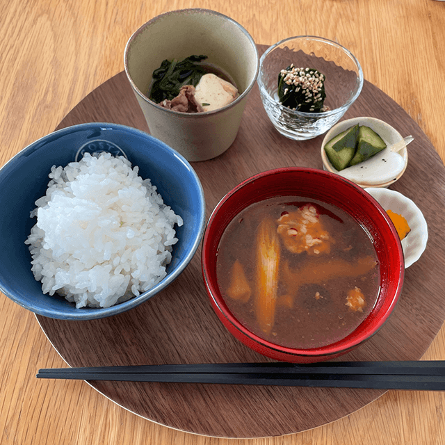 白ご飯とお味噌汁、お漬物