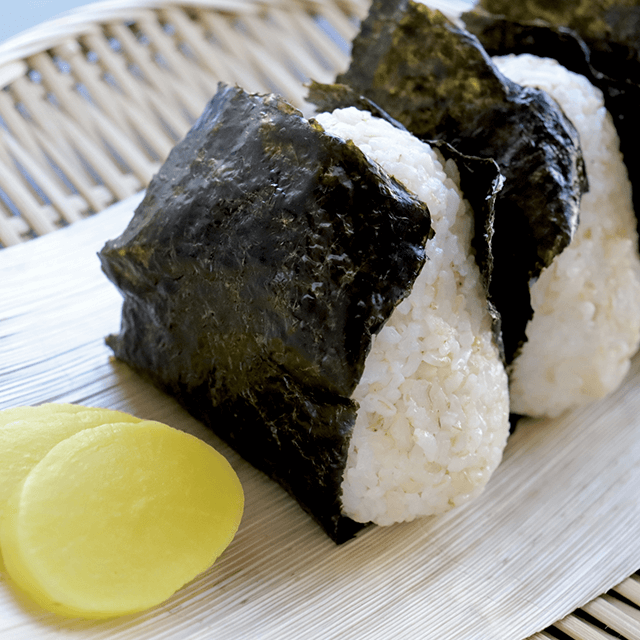 おにぎりとたくあん